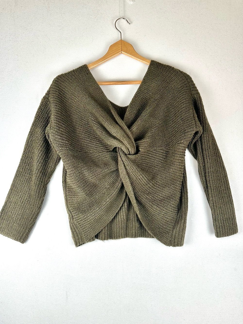 ASTR The Label Women's Twist Back Sweater Long Sleeve Pullover Olive Green